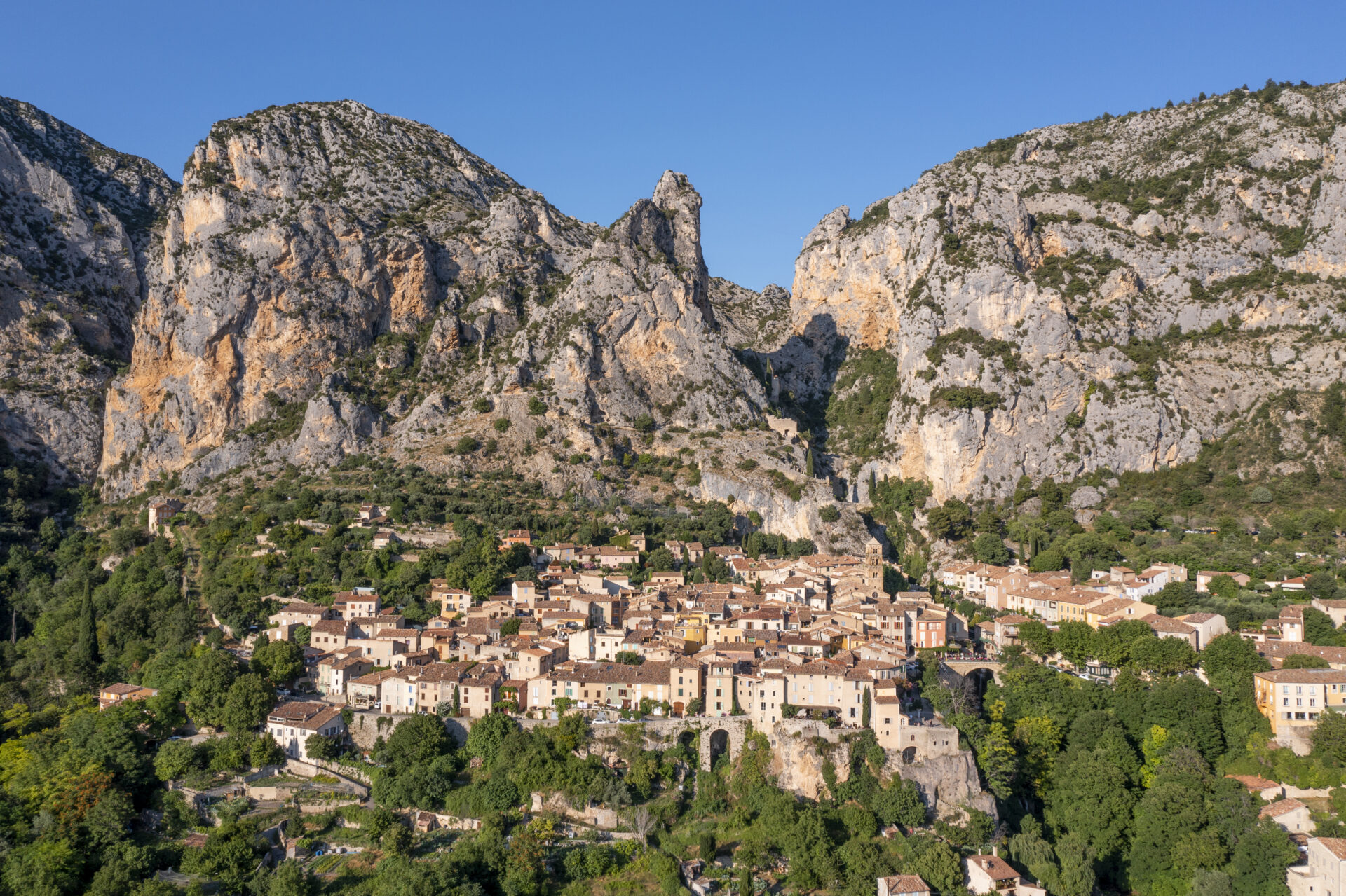 Top 10 questions about Moustiers-Sainte-Marie - Office de tourisme de  Moustiers-Sainte-Marie