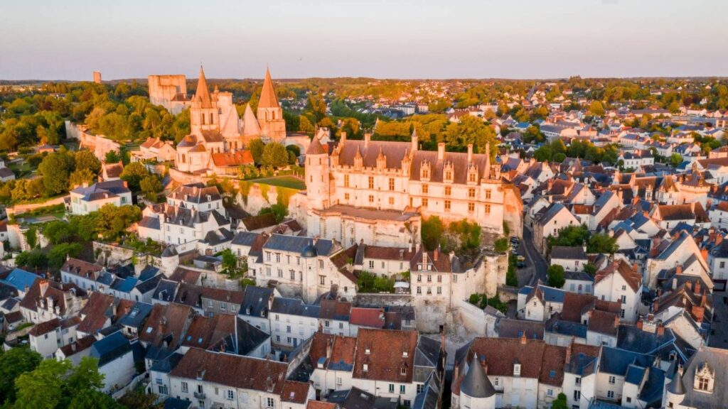 Loches, a city of art and history - the Bohemian Cycling Tour