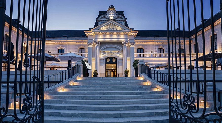 BEST WESTERN PREMIER HOTEL DE LA CITE ROYALE - Updated 2026 Prices &  Reviews (Loches, France)