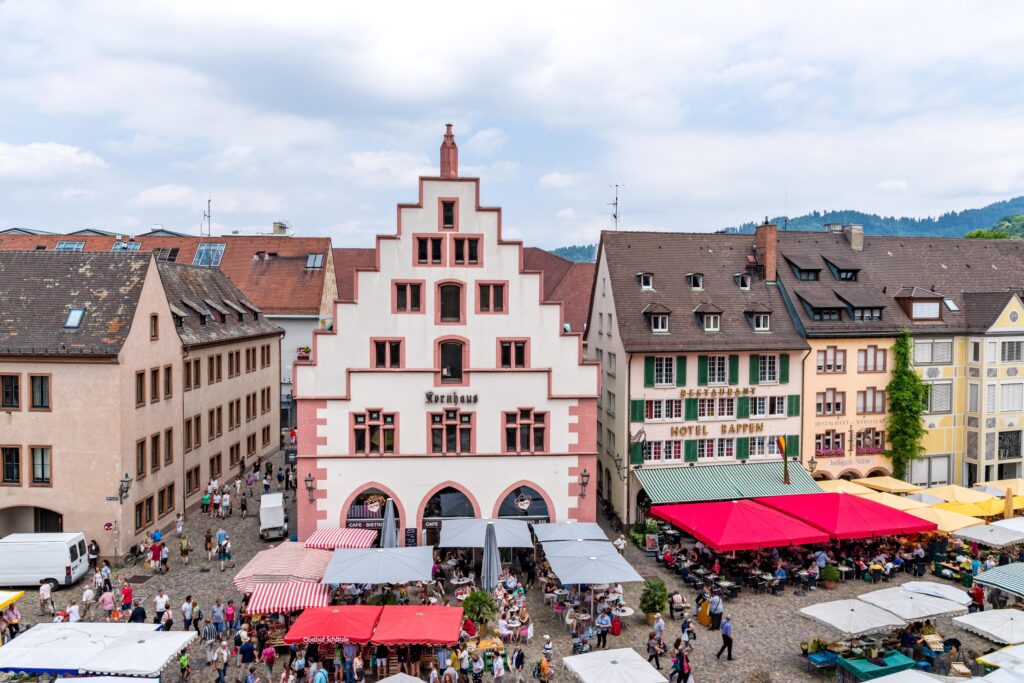 Datei:MünsterPlatz (Freiburg im Breisgau) jm32309.jpg – Wikipedia