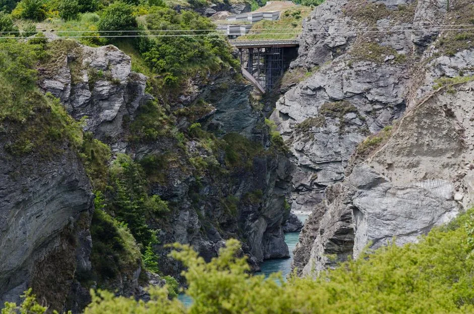 Φαράγγι Kawarau · φυσικό τοπίο κοντά στη γέφυρα