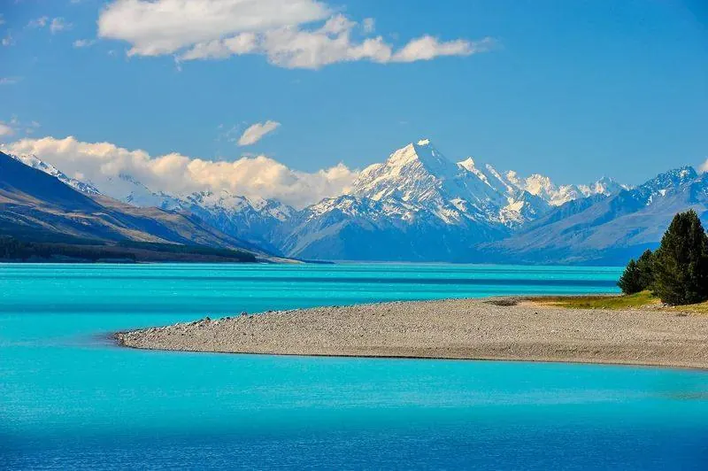 Οι γαλαζοπράσινες λίμνες Tekapo και Pukaki